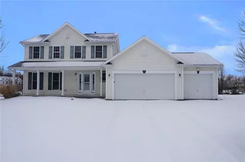 7 Derrick Dr, West Henrietta, NY 14586