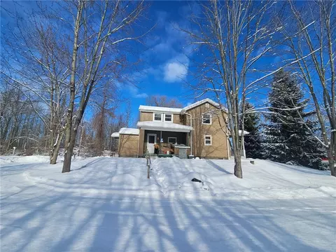 6435 N Centenary Rd, Williamson, NY 14589