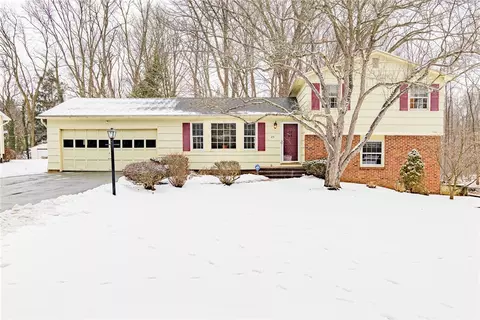 23 Sunset Trl, Perinton, NY 14450