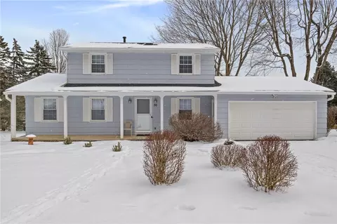 30 Chipping Rdg, Perinton, NY 14450