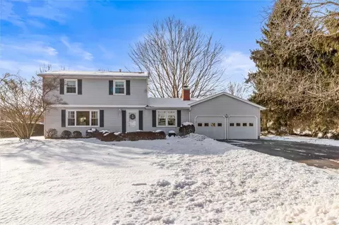 1141 Brooktree Ln, Webster, NY 14580