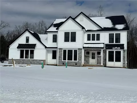 56 Coventry Rdg, Pittsford, NY 14534