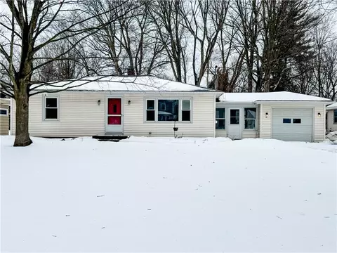 90 Furlong Rd, Rochester, NY 14623