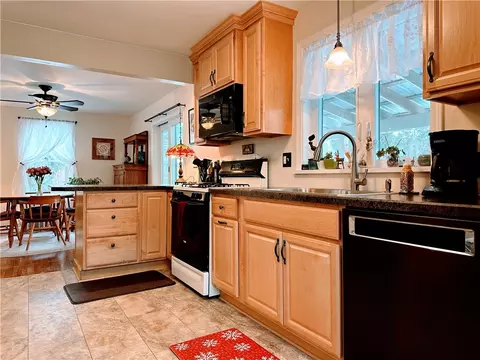 77 E Manitou Rd, Greece, NY 14612 photo 10