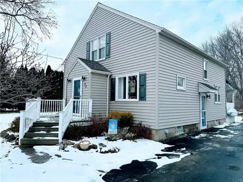 77 E Manitou Rd, Greece, NY 14612 photo 2