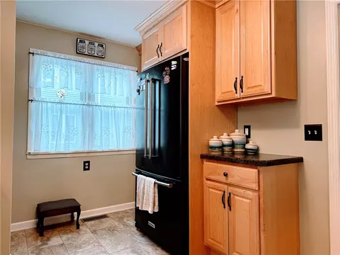 77 E Manitou Rd, Greece, NY 14612 photo 11