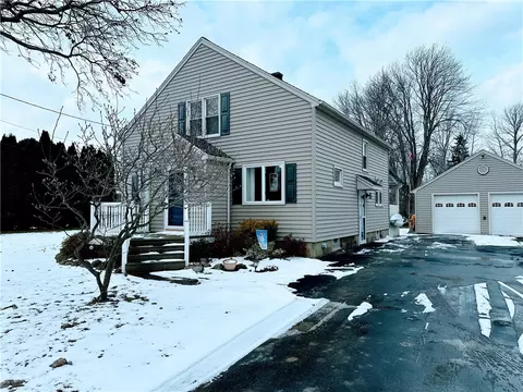 77 E Manitou Rd, Greece, NY 14612 photo 4