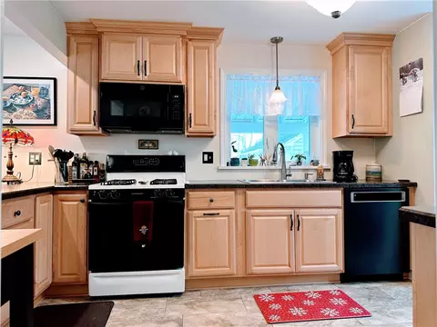77 E Manitou Rd, Greece, NY 14612 photo 9
