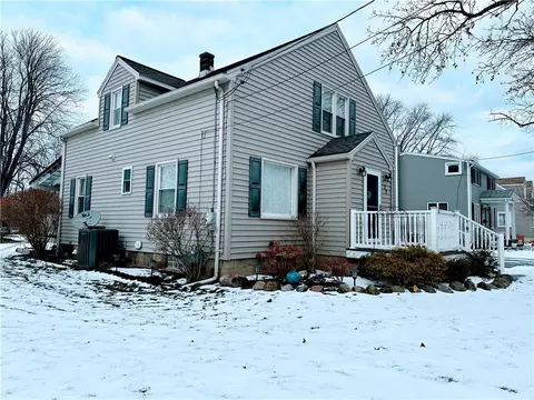 77 E Manitou Rd, Greece, NY 14612