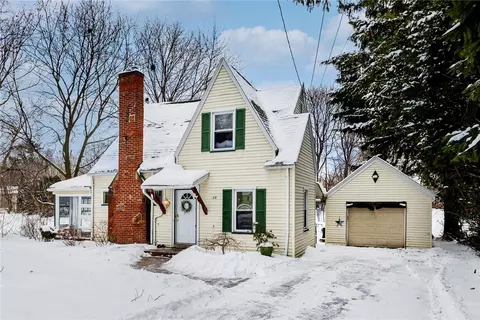 29 Dorsey Rd, Greece, NY 14616