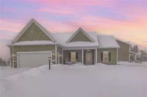 29 Tea Olive Ln, Perinton, NY 14450