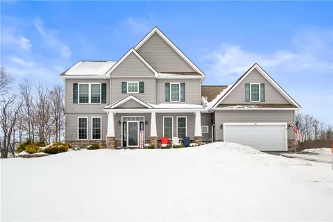 15 Shenandoah E, Ogden, NY 14559