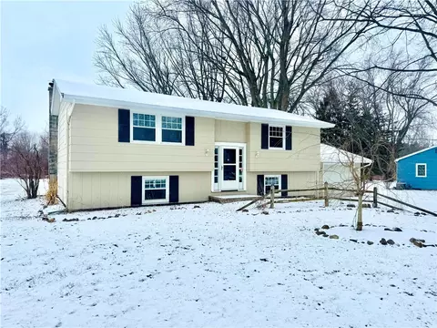 709 Trimmer Rd, Ogden, NY 14559