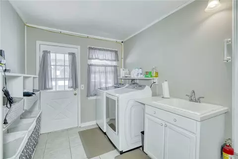1076 Webster Rd, Webster, NY 14580 photo 9