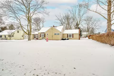 1076 Webster Rd, Webster, NY 14580 photo 4