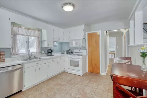 1076 Webster Rd, Webster, NY 14580 photo 11