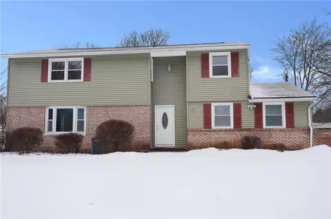 15 Michel Dr, Henrietta, NY 14467