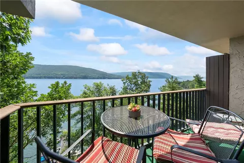 45 Cliffside Dr, South Bristol, NY 14424