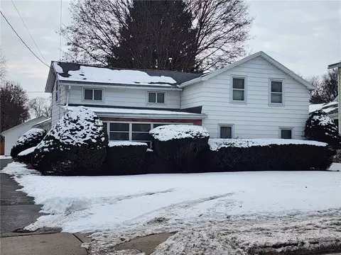 57 Chapel St, Mount Morris, NY 14510