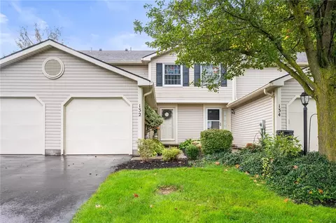 132 Courtshire Ln, Penfield, NY 14526