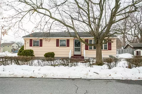 124 Youngs Ave, Gates, NY 14606