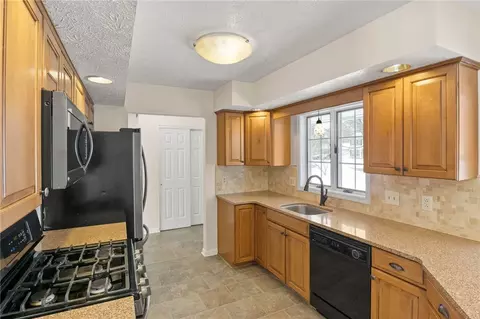 692 Dewitt Rd, Webster, NY 14580 photo 8
