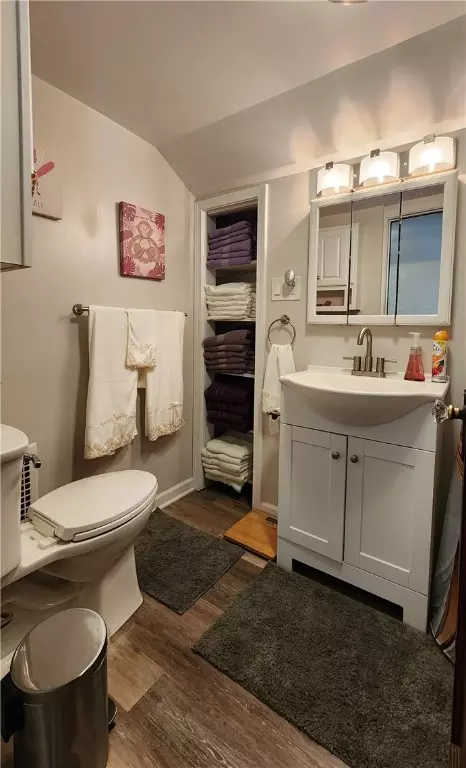 Bath - 89 Rodessa Rd, Greece, NY 14616 photo 2 of 3