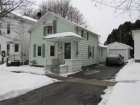 21 Spencer St, Lyons, NY 14489