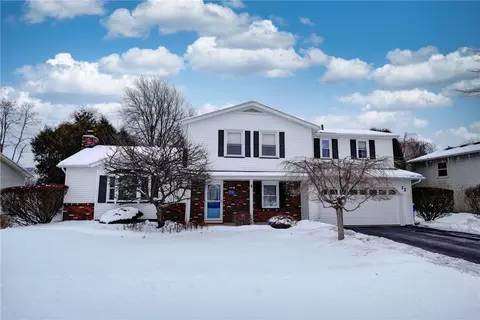 72 Bright Autumn Ln, Greece, NY 14626