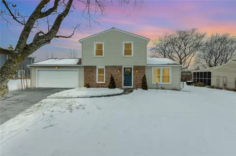 1732 Elmwood Cir, Farmington, NY 14425