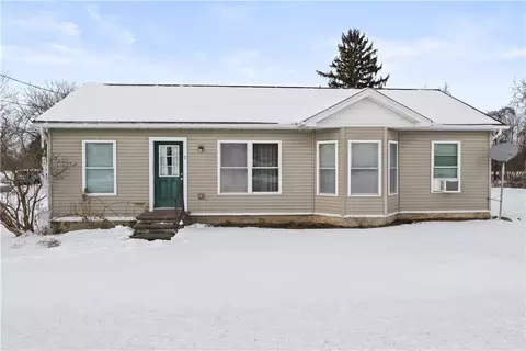 15833 E Lee Rd, Holley, NY 14470