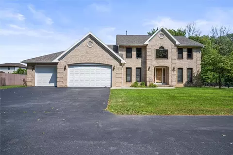 72 Laureen Ln, Greece, NY 14626