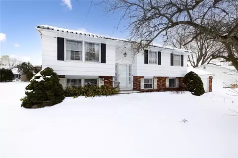 533 Churchill Dr, Greece, NY 14616