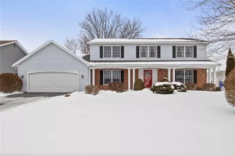 76 Labrador Dr, Greece, NY 14616