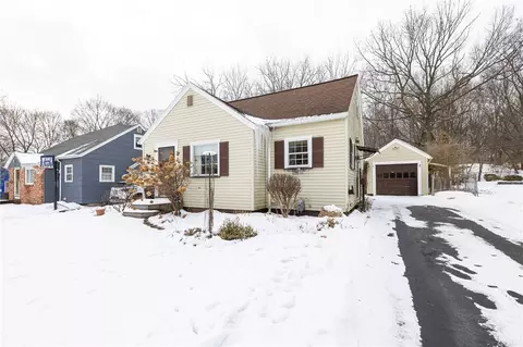 85 Meadowbrook Rd, Rochester, NY 14620