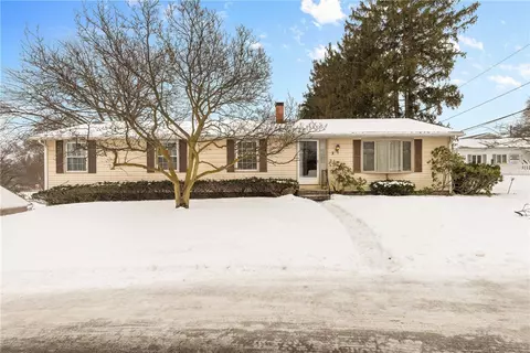 2 Wayside Dr, Rochester, NY 14625