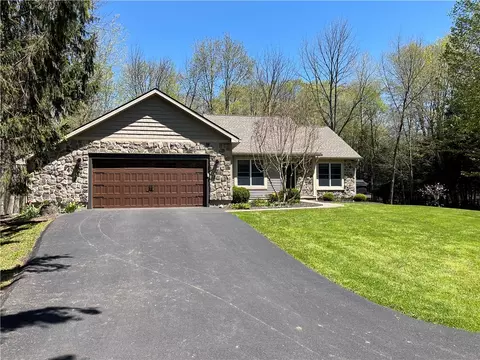 4640 Boynton Rd, Walworth, NY 14568