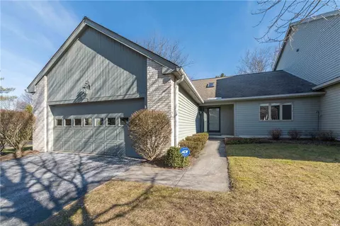 2 Woodbury Way, Perinton, NY 14450