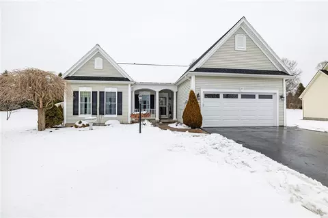 25 Black Cedar Dr, Chili, NY 14624