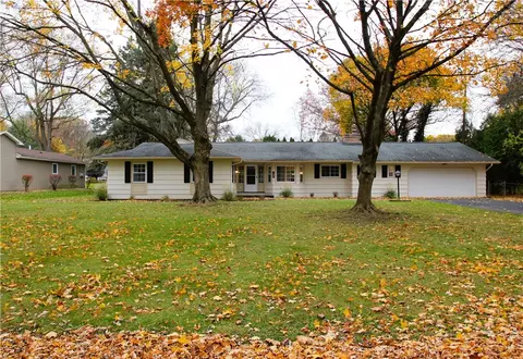22 Cranston Rd, Pittsford, NY 14534