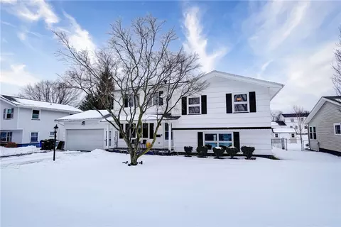 11 Dawnhaven Dr, Gates, NY 14624