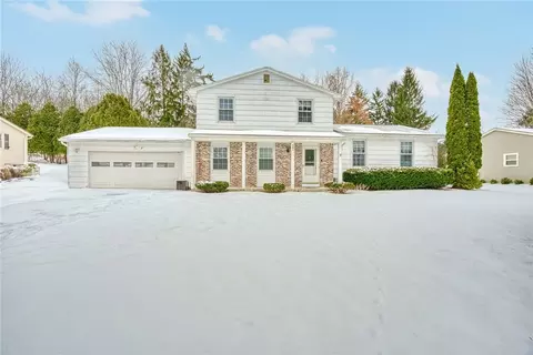 27 Heather Dale Chase, Henrietta, NY 14467