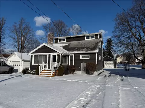 18 Walnut St S, Waterloo, NY 13165