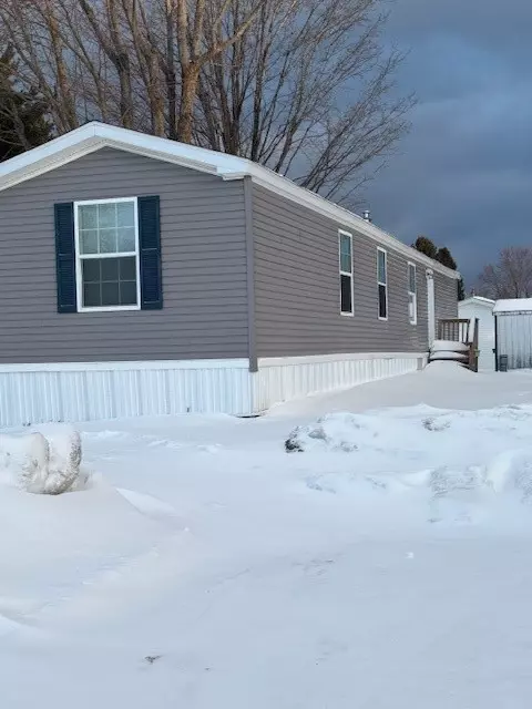 12 Elm Ln, Williamson, NY 14589