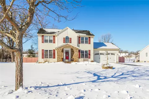 33 Hazel Bark Run, Gates, NY 14606
