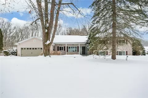 41 Country Club Dr, Rochester, NY 14618