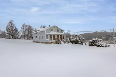 176 County Road 8, Farmington, NY 14425