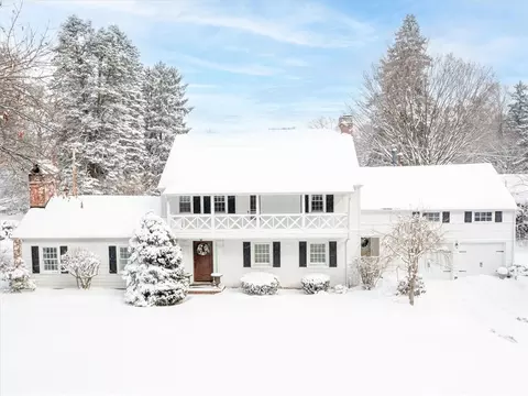 500 Sagamore Dr, Irondequoit, NY 14617