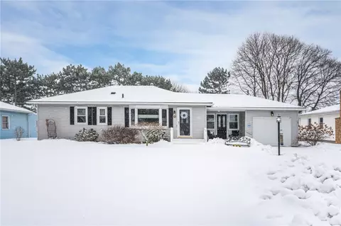 97 Ridge Port Cir, Irondequoit, NY 14617