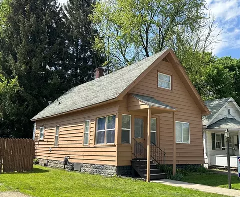 18 Bedford St, Bradford, PA 16701